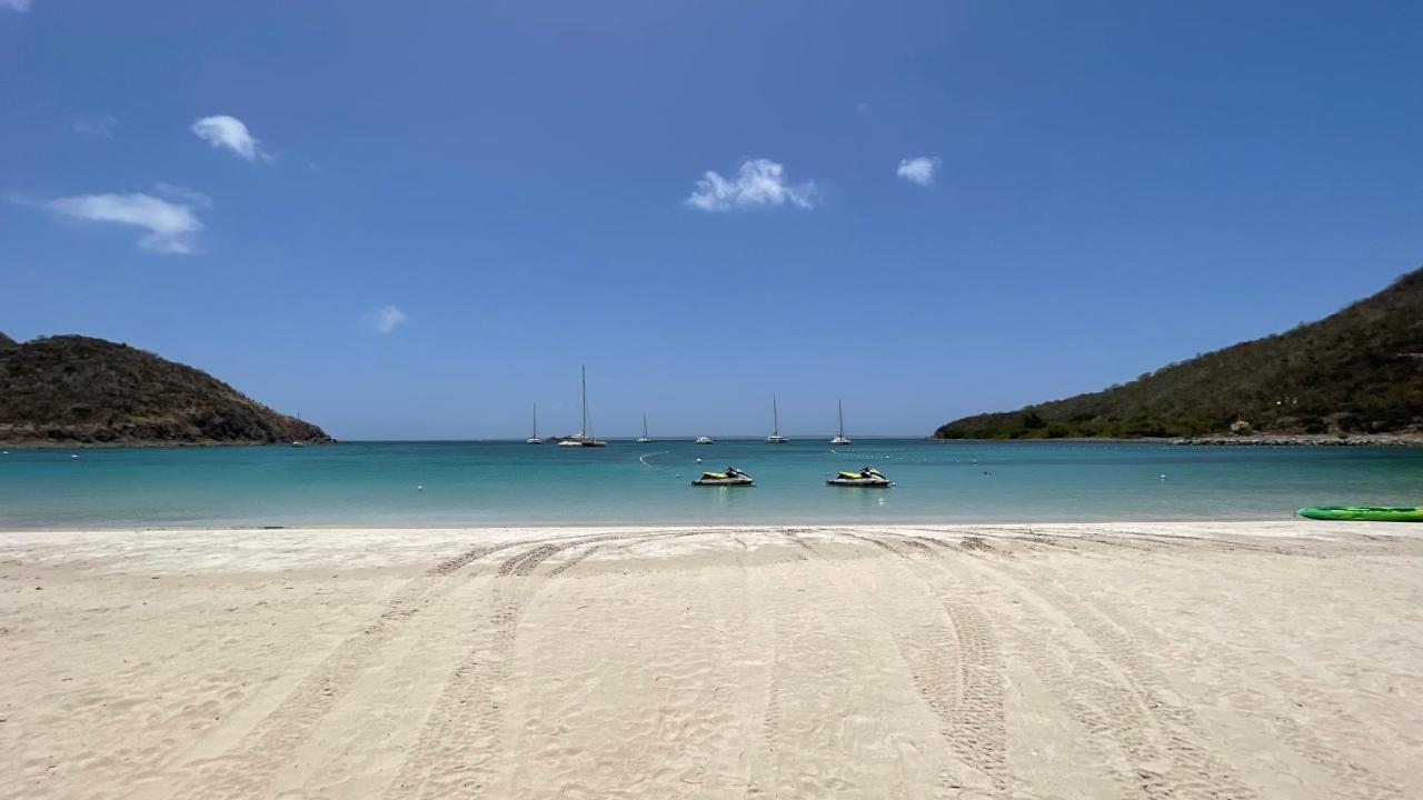 Island Escape, Marina Paradise & Beach Adventures Cul de Sac ภายนอก รูปภาพ